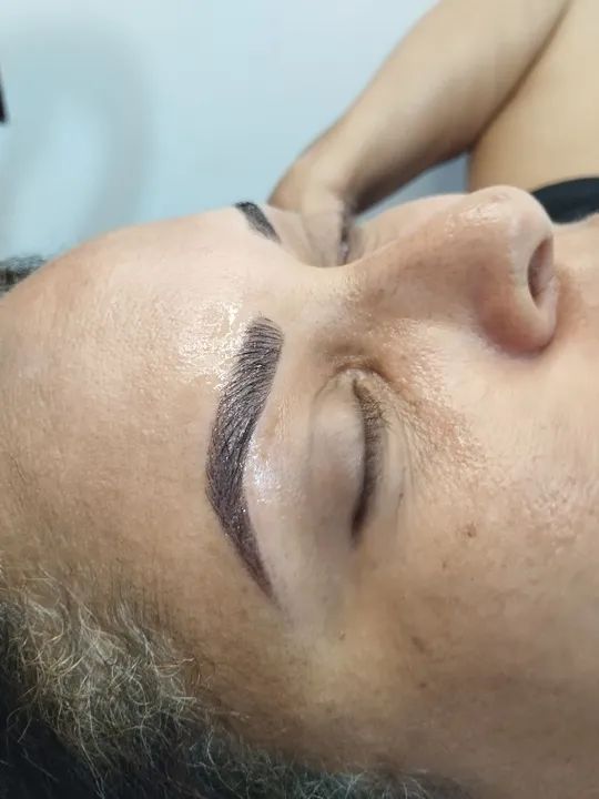 Micropigmentação de sobrancelhas e lábios.