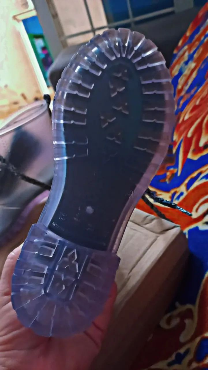 Botinha infantil semi nova 