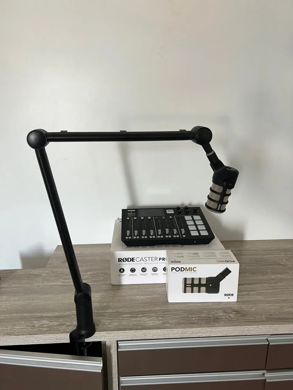 Mesa de podcast Rodecaster Pro