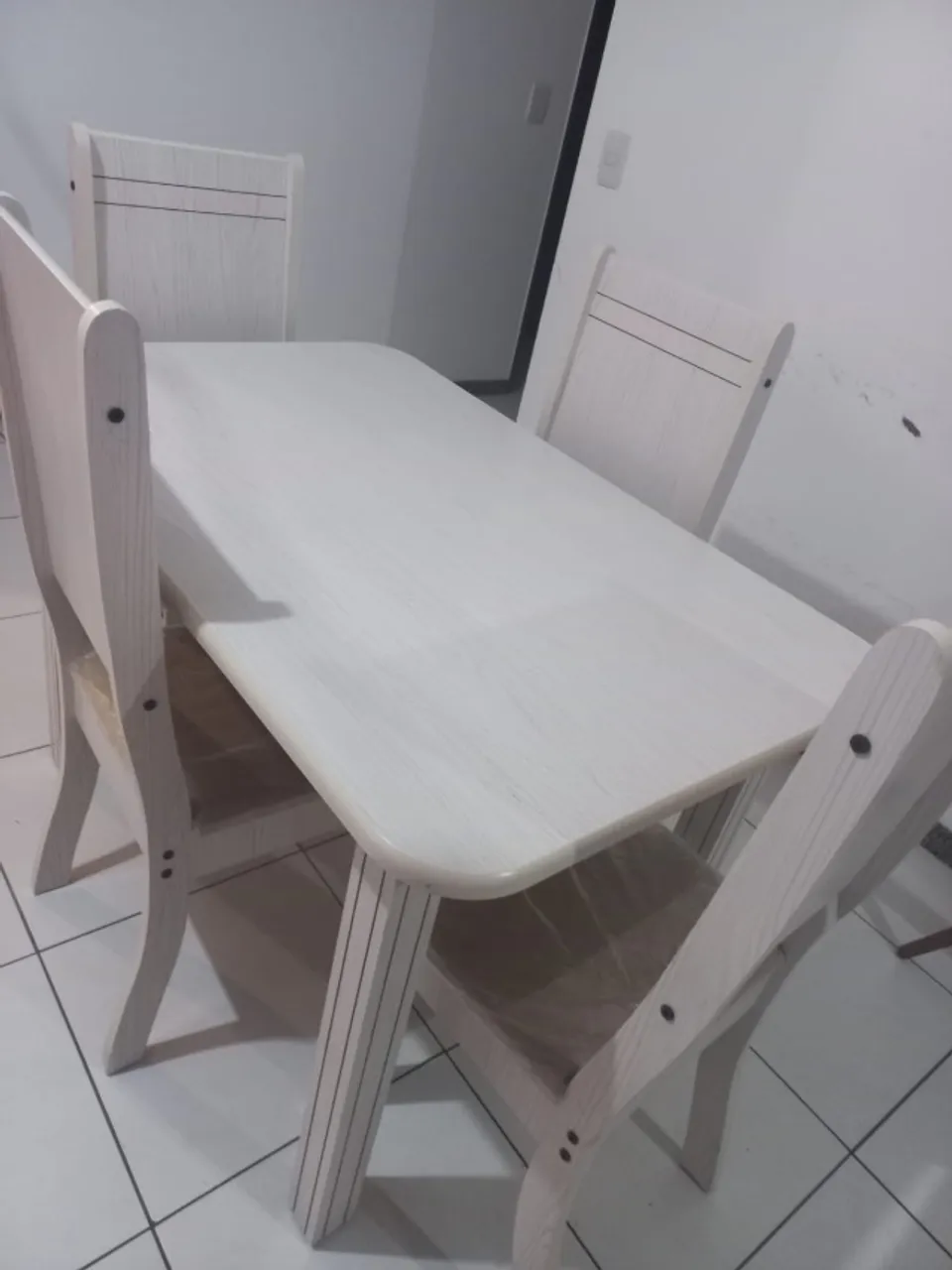 Mesa de jantar + 4 cadeias