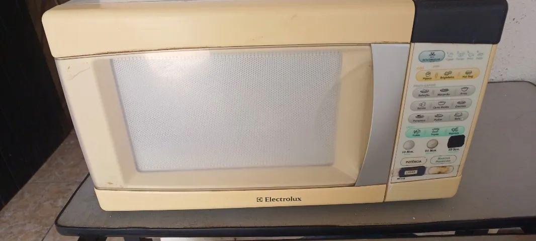 Micro-ondas eletrolux com defeito -220vols-20l - Foto 4