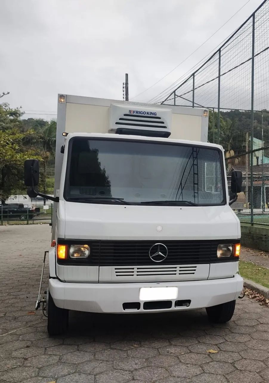Caminhão Mb 710 Plus  Baú Refrigerado  - Foto 2