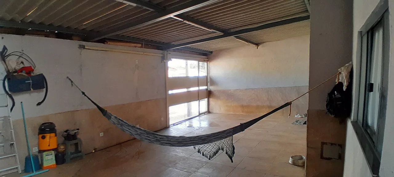 A Casa com piscina aquecida hem condomínio..