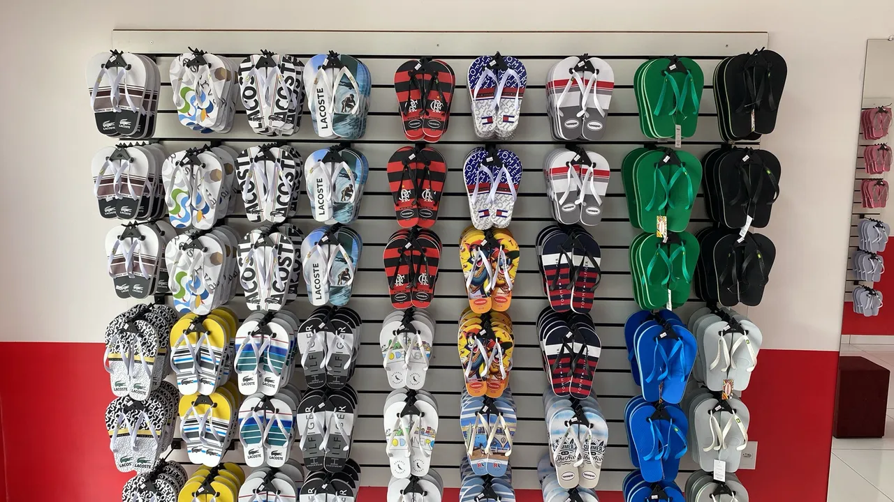 Chinelo Havaianas, Lacoste, Tommy Hilfiger e mais! Diversos modelos
