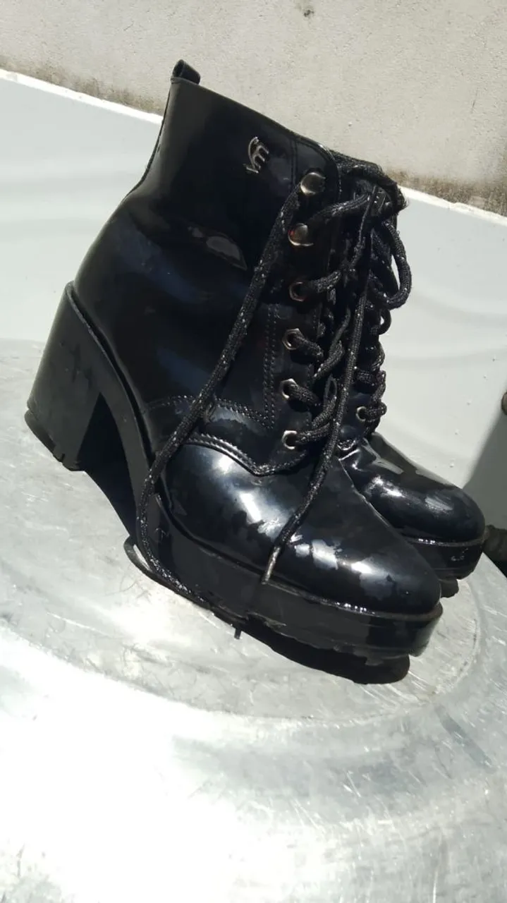Bota Feminina Preta de Salto Alto