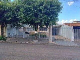 Imóvel residencial com 3 casas, podendo ser residida pelo comprador e a família ou podendo