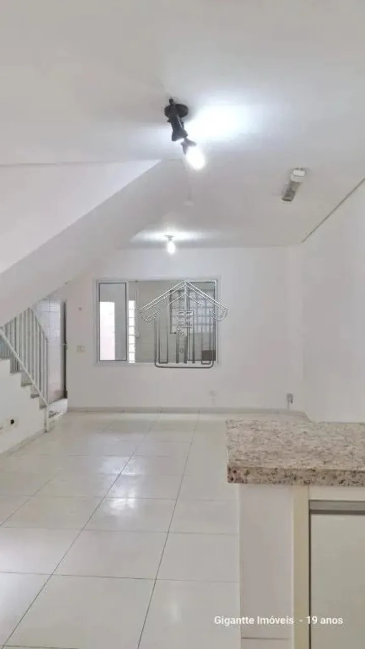 Casa (Sobrado) para Locação Comercial, 3 salas (s), 2 vaga (s), 75m². Excelente localizaçã