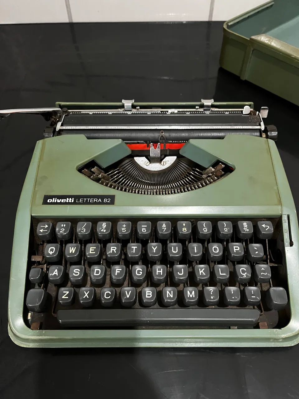 Máquina de escrever Olivetti LETTERA 82 (item decorativo) - Foto 3