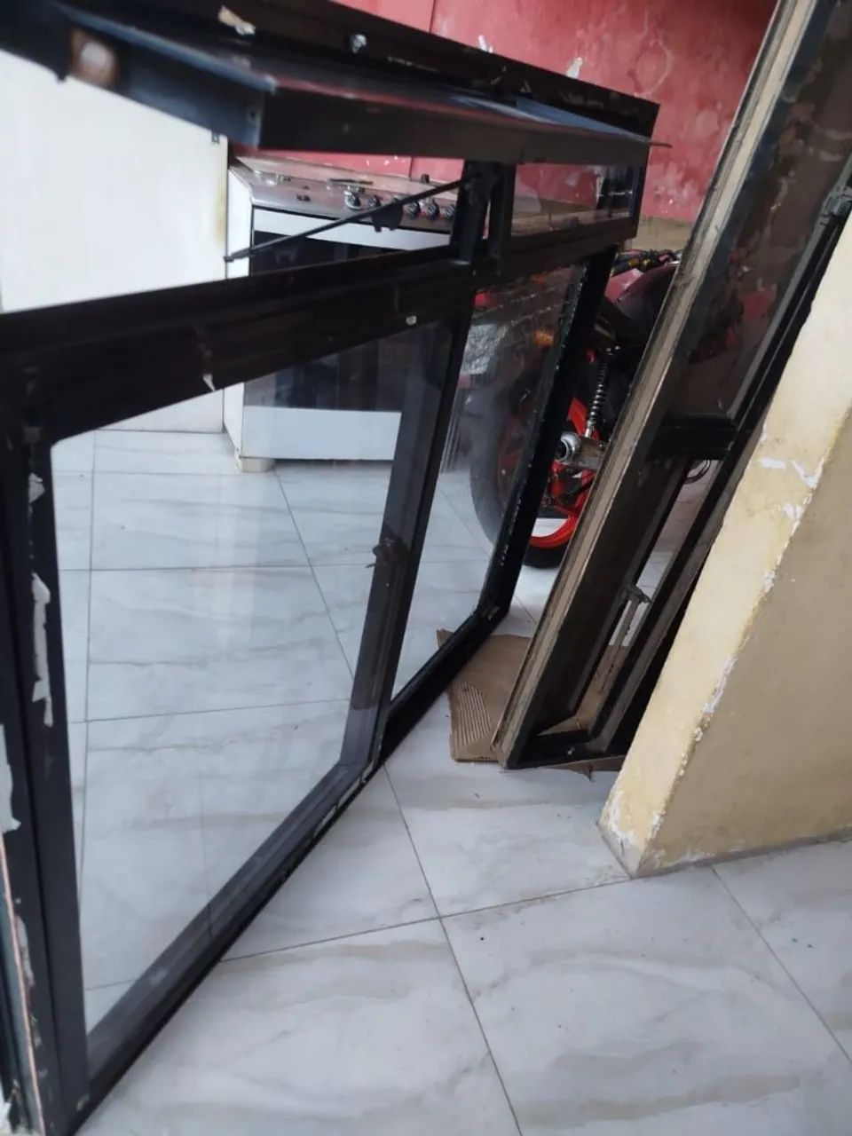 Vendo porta e janela de vidro com aluminio - Foto 3