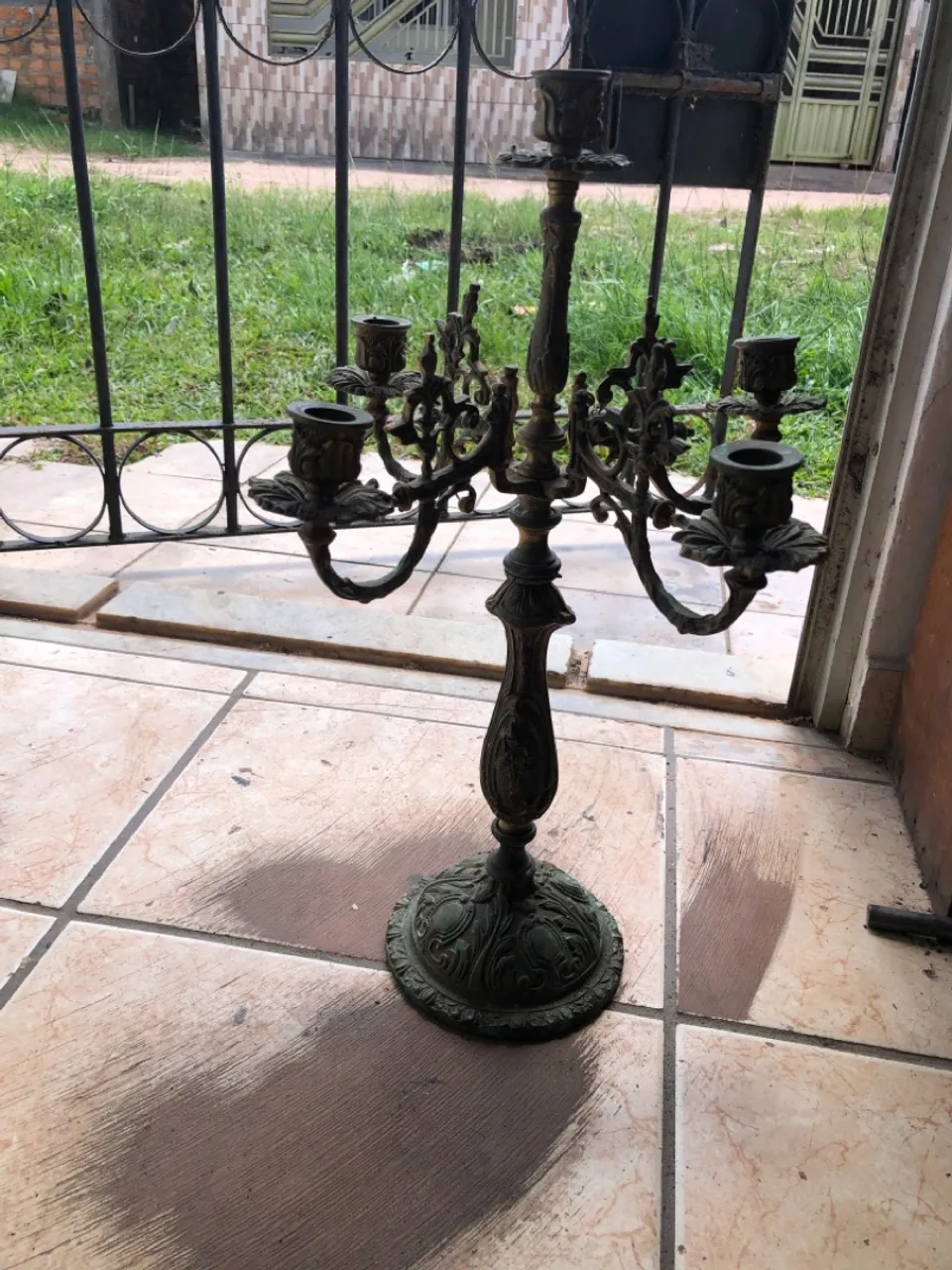Candelabro de bronze artigo de colecionador todo original valor 500 reais