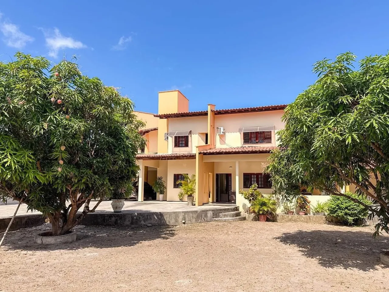 Vendo Casa Duplex próximo ao Colégio Crescimento no Quintas do Calhau.