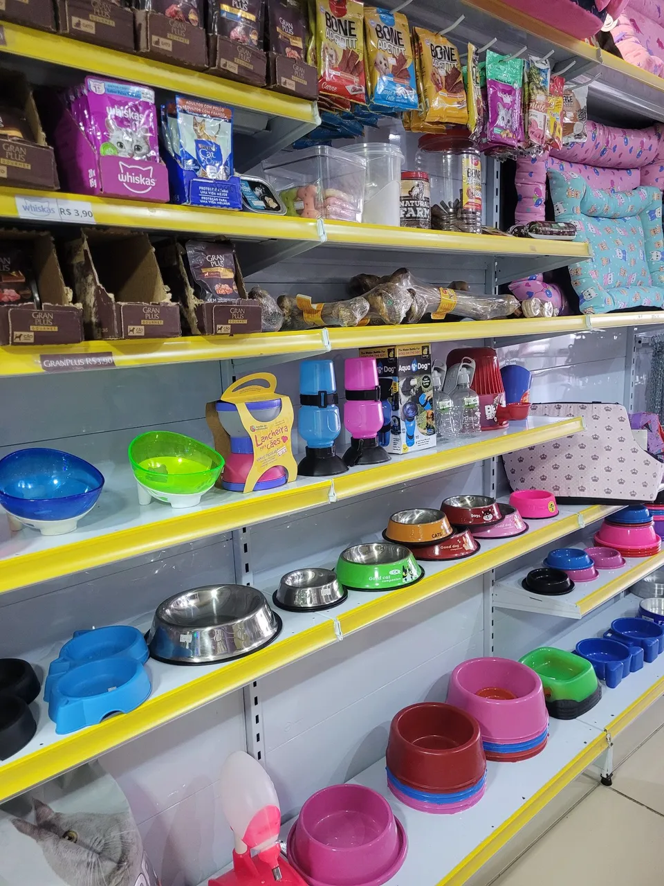 Prateleiras e Expositores para Pet Shop