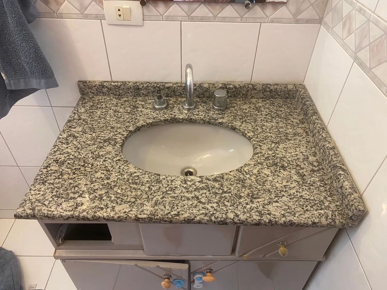 Pia em granito para banheiro 