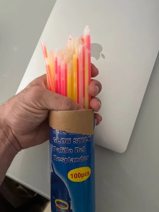 50 Glow Sticks - Diversão garantida!