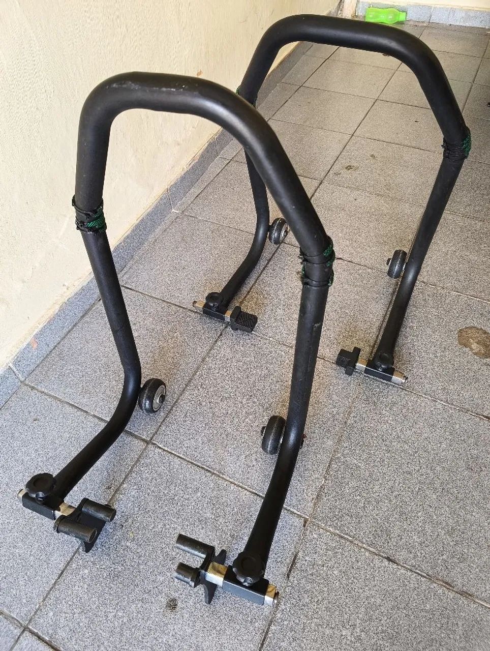 Cavalete para motos traseiro e dianteiro  - Foto 2