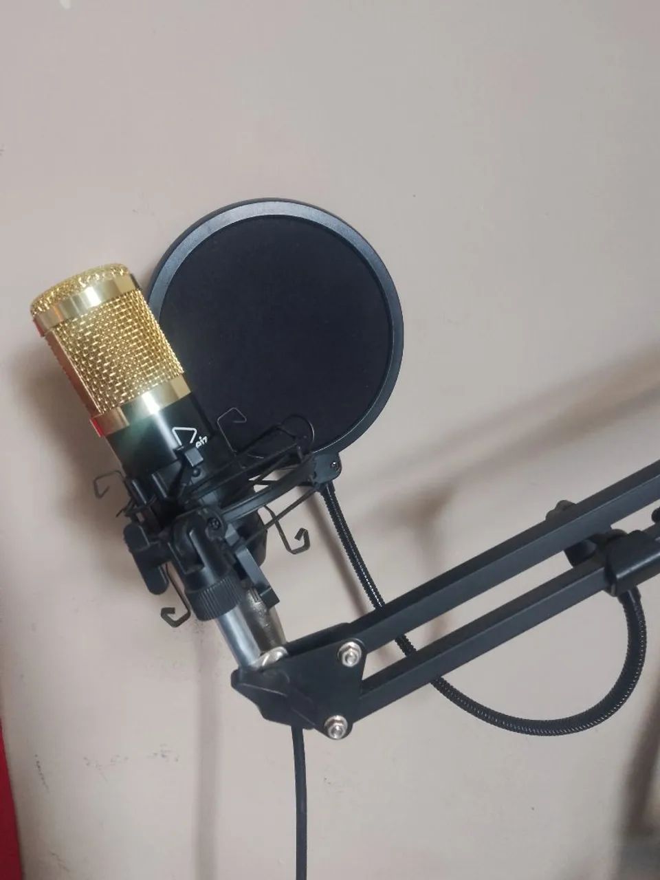 Microfone Profissional Condensador - Perfeito para Gravações!