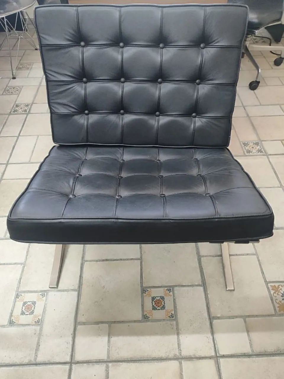 Poltronas Barcelona couro legítimo <br>Estrutura de inox - Foto 2