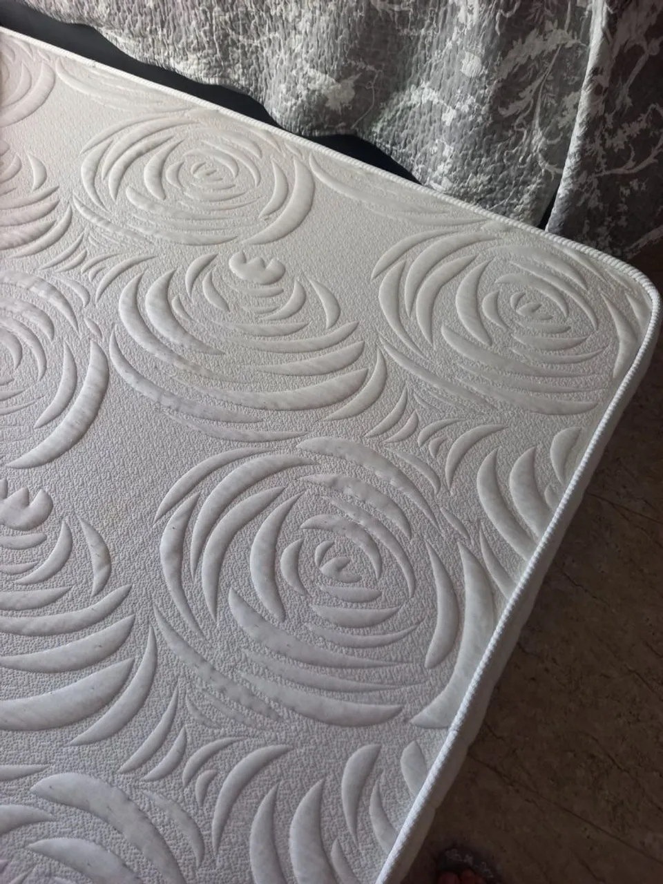 Colchão com Design Floral