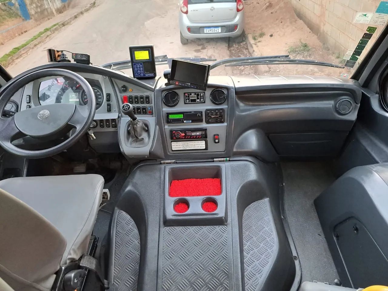 Micro-ônibus 4X4 impecável - Foto 6