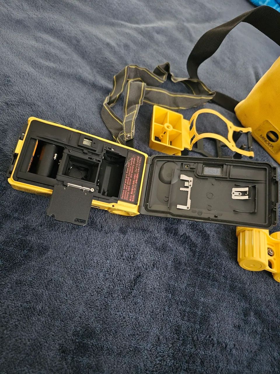 MINOLTA WEATHERMATIC DUAL 35 イエロー Camera Analógica Minolta Weathermatic Dual 35 | MercadoLivre