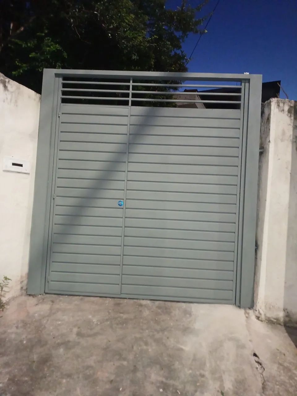 Portão de Lambril com bandeira basculante.  - Foto 4