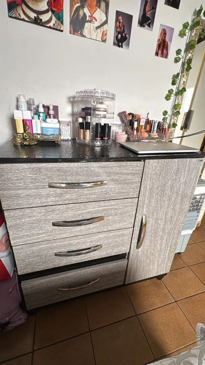 Cômoda usada em bom estado 