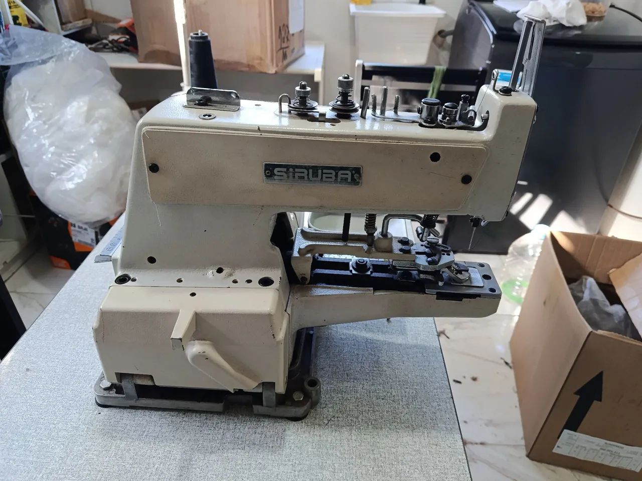 Máquina Botoneira Industrial Siruba PK511-U - Perfeito Estado