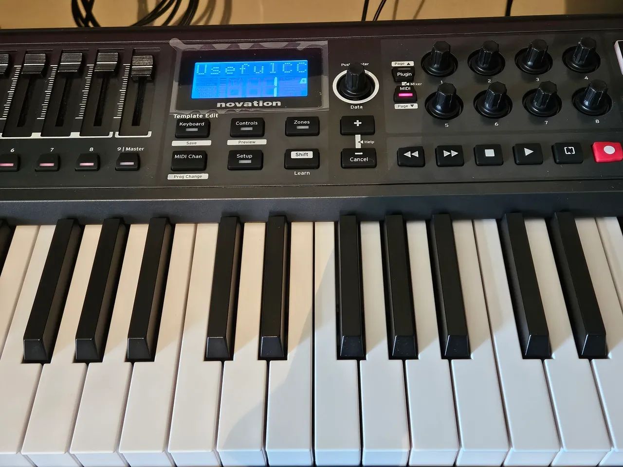 CONTROLADOR NOVATION IMPULSE 61 - Instrumentos musicais - Miguel