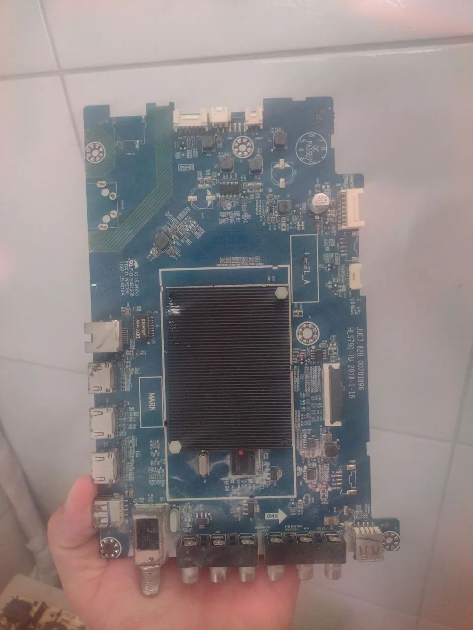 Vendo carcaça de tvs e placa tvs problema tela  - Foto 3