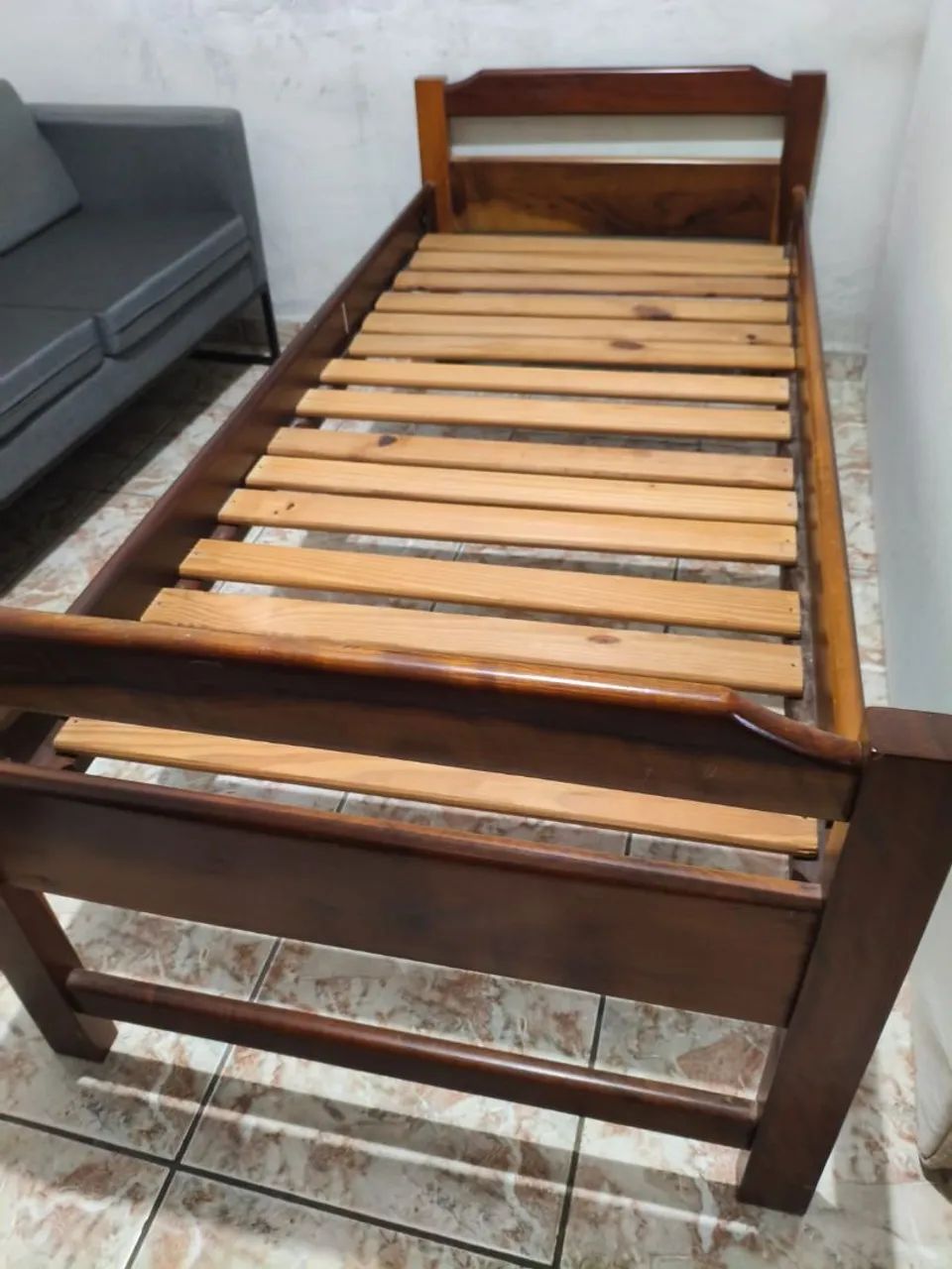 Cama solteiro - madeira maciça 