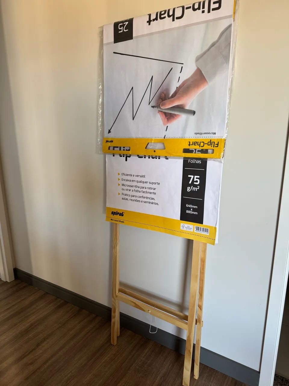 Flipchart + pacote fechado de folhas 