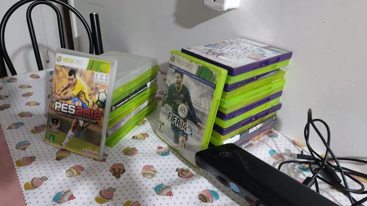 Xbox 360 slim 500 gb 2 controles 15 jogos no CD e 17 no HD acompanha kinect - Foto 2