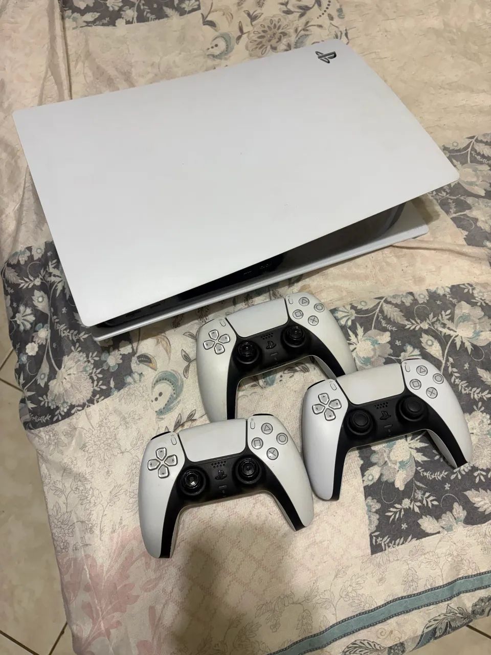 Ps5 console + 3 controles + base - Foto 3