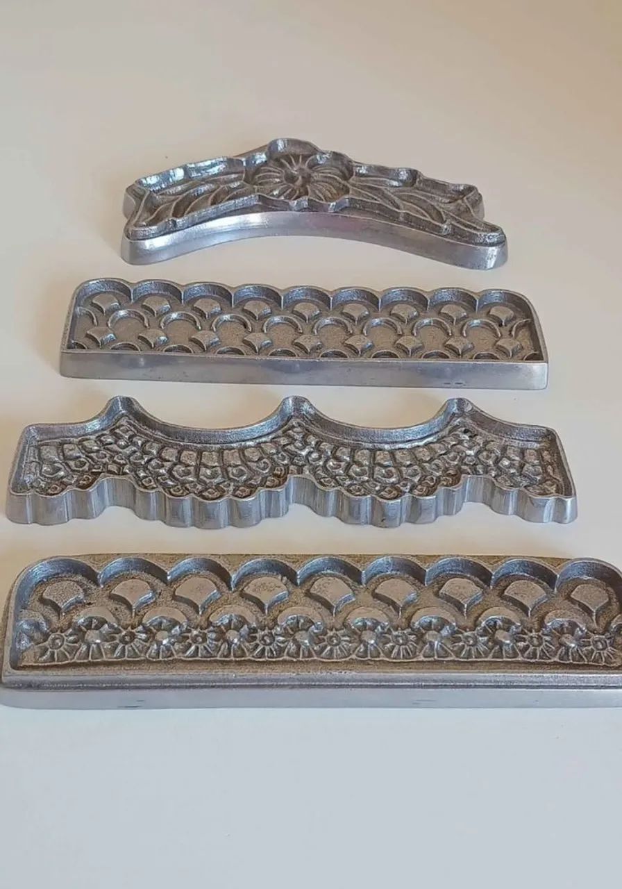 Moldes para bolos e doces.