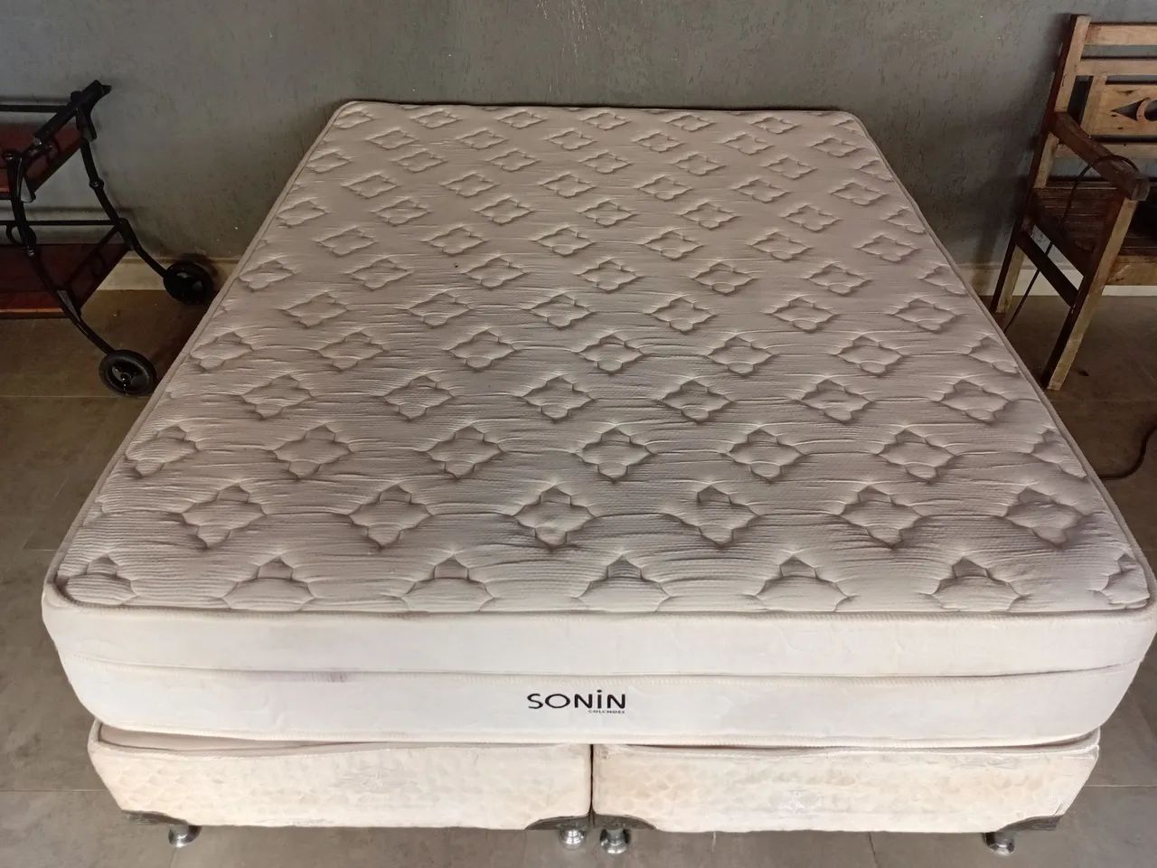 Vendo cama de casal Queen entrego  - Foto 2