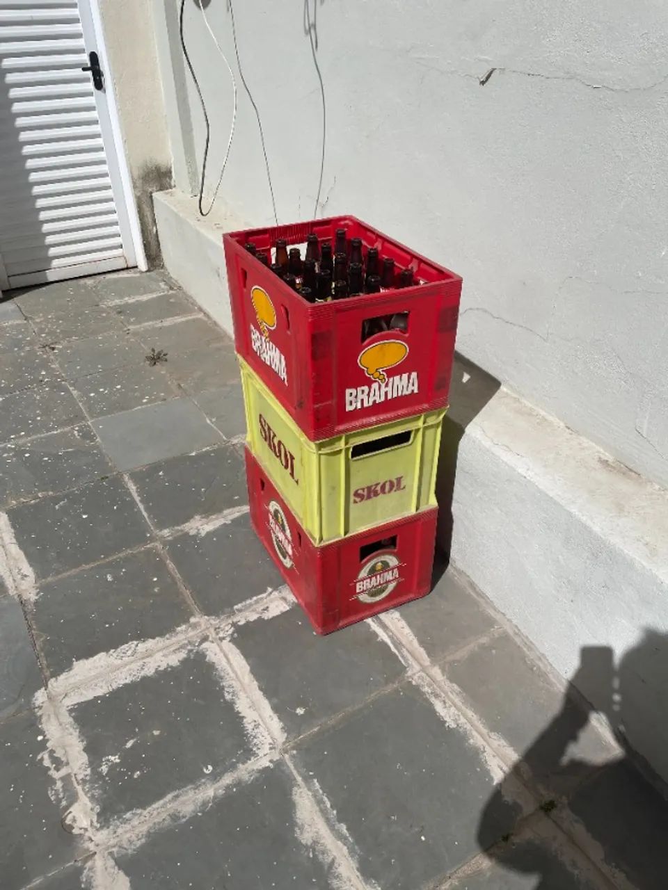 VENDO 3 ENGRADADOS DE CERVEJA COM GARRAFAS