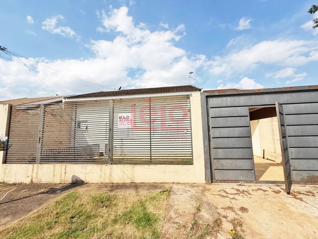 Casa para alugar em Maringa no Conjunto Hermann Moraes Barros com 3 quartos, sendo 1 suite