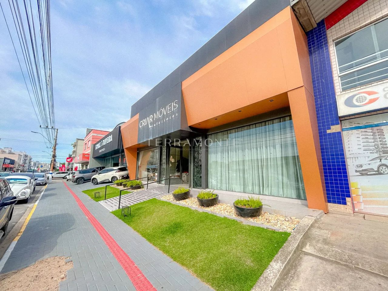 Espaço comercial com 660 m² na Avenida Patrício Lima