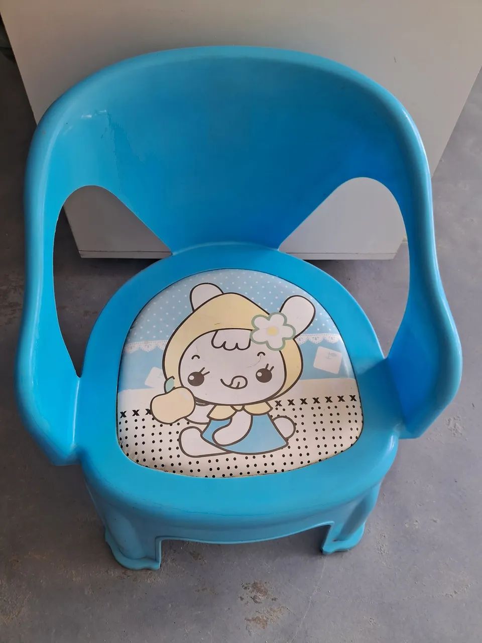 CADEIRA INFANTIL FERRO E PLÁSTICO 