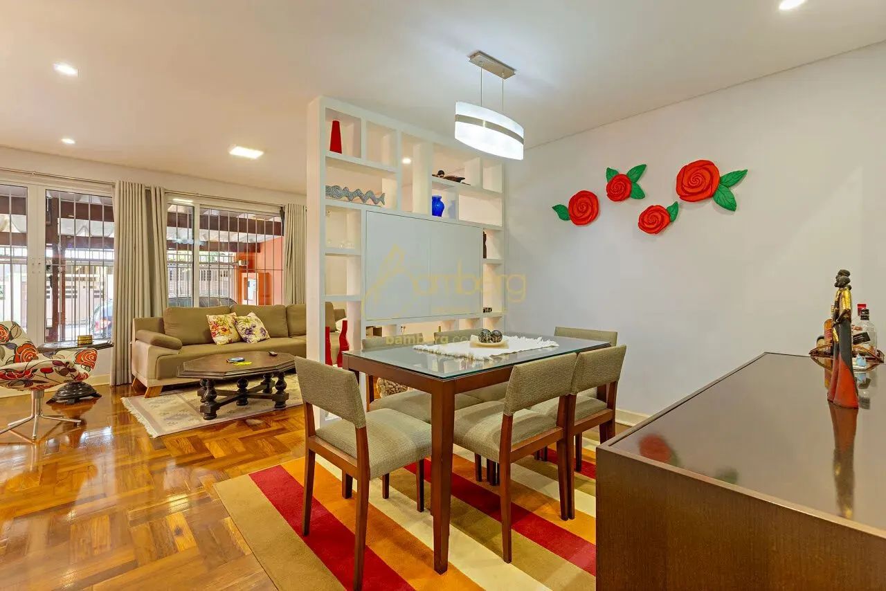 Casa térrea com ambientes amplos totalmente reformada. - Foto 7