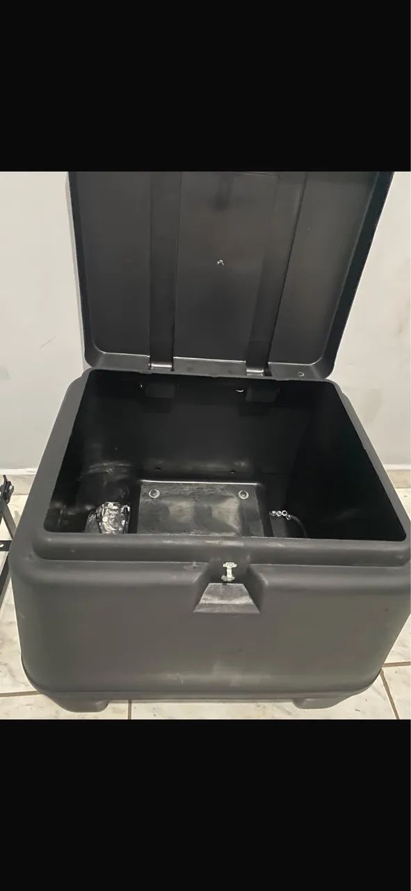 Vendo baú + suporte 80 litros 