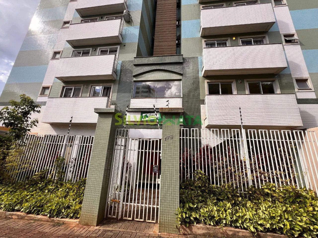 EXCELENTE APARTAMENTO, 01 SUÍTE PARA MORAR NO ED. GRAN STUDIUM, PRÓXIMO À UEM, ZONA 07