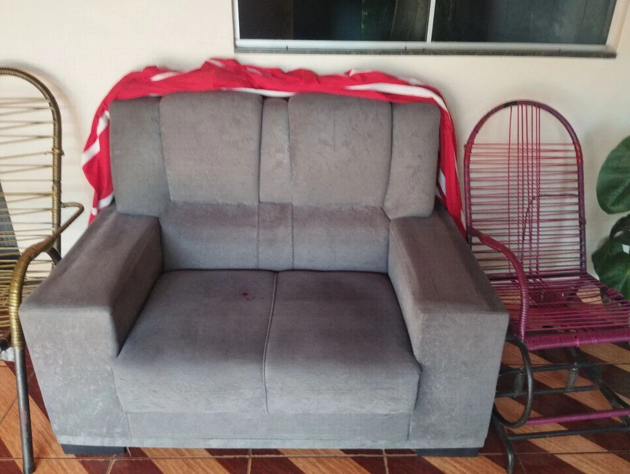 Vendo sofá de 2 lugares. - Foto 2