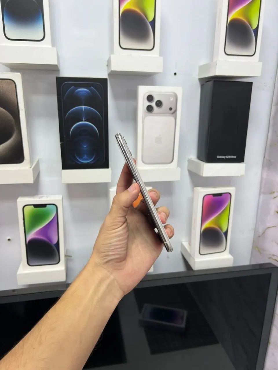 IPHONE 11 PRO MAX 64GB - Foto 3