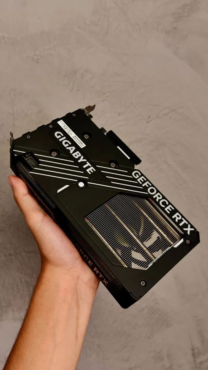 RTX 5070 Ti 16GB Gigabyte  - Foto 3