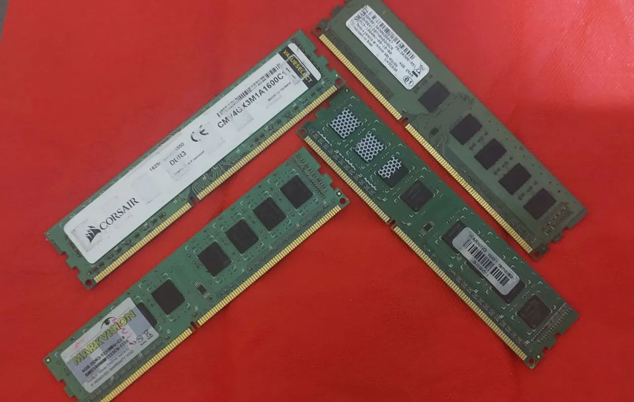 4 pentes de memória DDR3 4GB (cada)