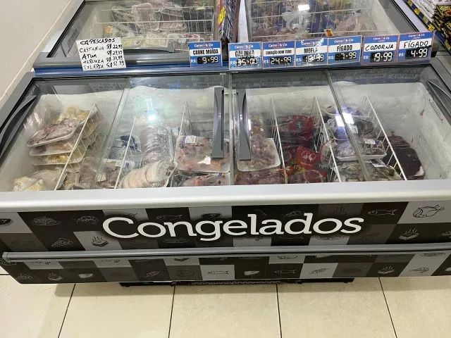 Ilha expositora de frios 