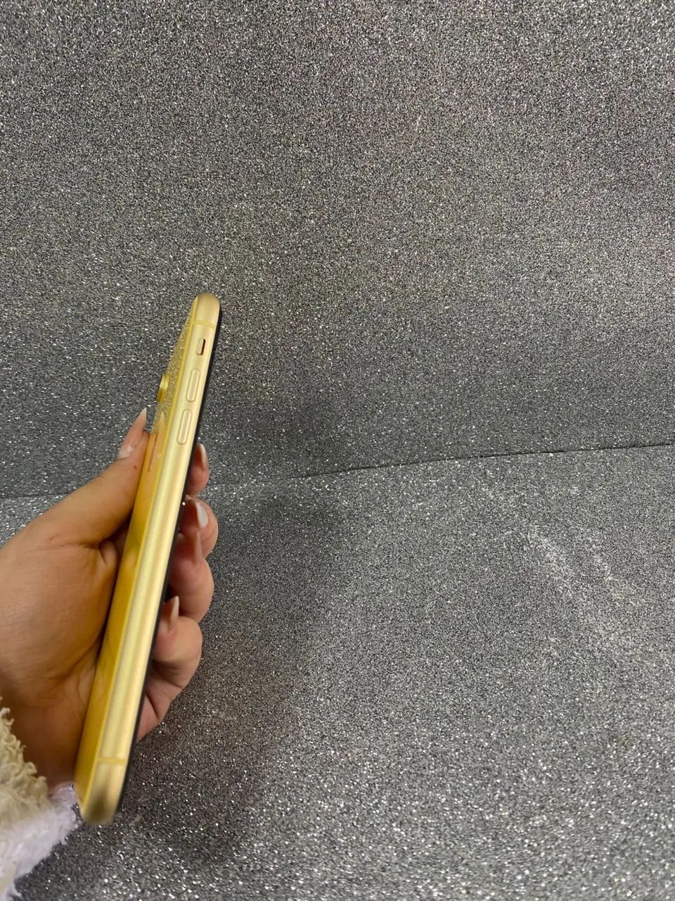 IPHONE XR 128 GB AMARELO  - Foto 3