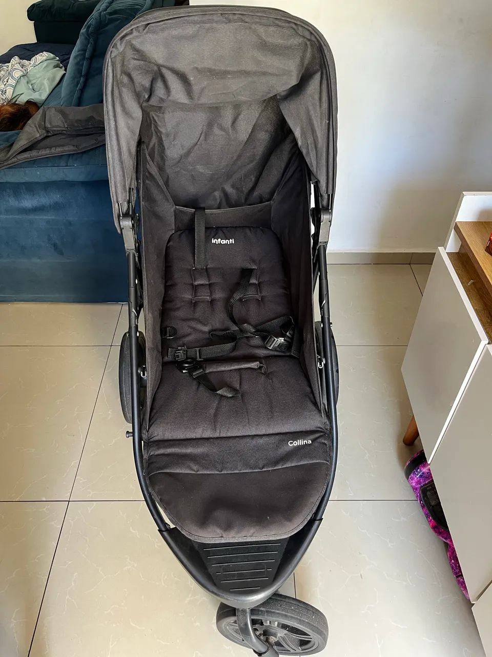 Carrinho de bebê com bebê conforto 