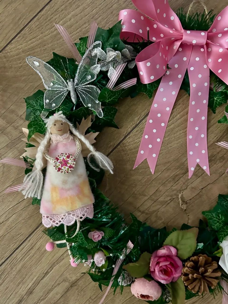 Guirlanda de Natal anjo e laço rosa - Foto 2